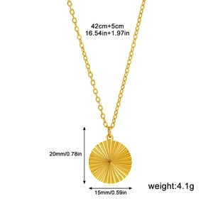 Detailed size guide for the 18k gold butterfly necklace pendant with measurements