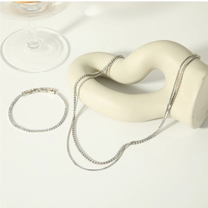 Ensemble collier serpent argenté à double couche et bracelet tennis étincelant assorti