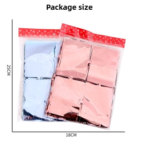 Detail van de verpakking voor vierkante foliegordijnen in blauw en roségoud metaal