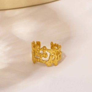 Bague vintage dorée en acier inoxydable avec texture lave et design ouvert asymétrique