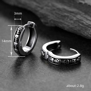 Vintage silberne Schädel Huggie Creolen mit gotischer Punk Textur für Damen und Herren