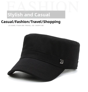 Vue latérale d'un chapeau cadet noir en coton avec calotte structurée et détail métallique