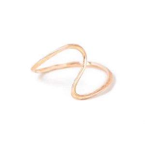 Minimalist wavy 925 silver ring with 18K gold plating and hammered texture on white background