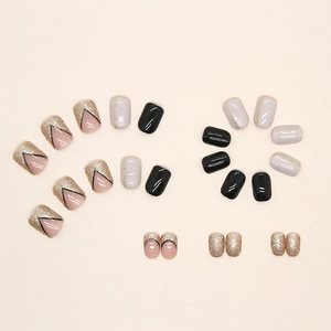 Faux ongles French manucure pailletés or et noirs géométriques avec fini brillant