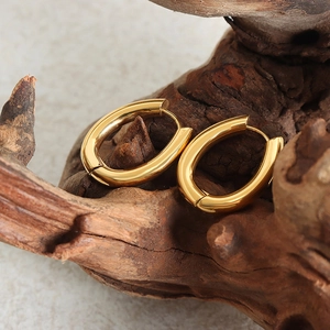 Minimalist U-shaped geometric earrings in 18K gold plated stainless steel with mirror polish