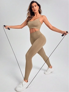 Ensemble de yoga kaki pour femmes avec legging taille haute et brassière à côtes verticales
