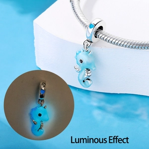 Luminous blue seahorse charm pendant for DIY bracelets with night glow effect