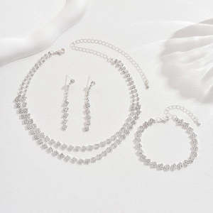 Elegantes silbernes Brautschmuck-Set mit funkelnden Strasssteinen, Halskette, Ohrringe, Armband