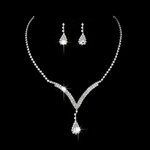 Parure de bijoux de mariée étincelante avec collier et boucles d'oreilles argentées