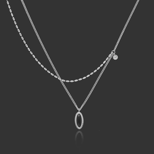 Collier double couche vintage avec perles ovales argentées et pendentif noir