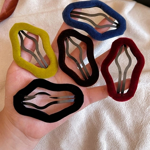 Irregular Wave Flocked Hair Clips For Women Metal Geometric Duckbill Side Clips Autumn Winter Retro Hair Accessories