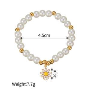 Detail view of pearl bracelet with daisy charm showing 4.5cm diameter and 7.7g weight