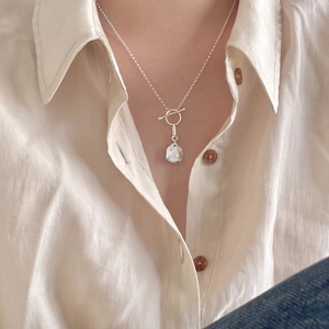 Minimalist S925 sterling silver T-bar necklace with irregular hammered metal pendant