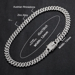 Nahaufnahme der 12mm silbernen Gliederkette mit österreichischen Strasssteinen und Zinklegierung