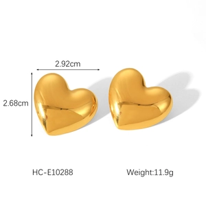 Detail of 18K gold-plated heart earrings with size and weight measurements