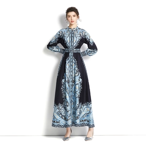 Abito lungo in velluto vintage con stampa paisley, maniche lunghe e collo alto