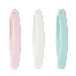 3-pack of safety folding eyebrow razors in pink, cream, and blue for gentle grooming