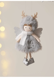 Détail d'un ange de Noël en peluche avec bois argentés et texture douce en fausse fourrure
