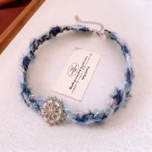 Collier ras du cou en peluche d'hiver avec pendentif tournesol scintillant style rétro