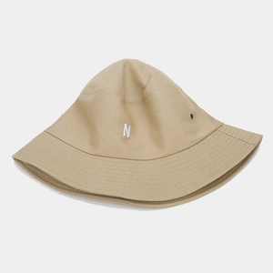 Chapeau bob en coton kaki avec broderie N blanche et œillets d'aération en métal