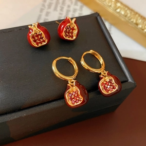 Vintage-Granatapfel-Ohrringe mit rotem Zirkon und goldener Emaille-Veredelung