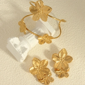 Fashion Jewelry Stainless Steel 18K Gold Plated Flower Butterfly Open Cuff Bangle Stud Earrings For Women Elegant Retro