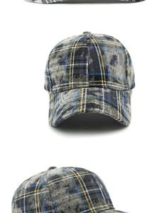 Vues détaillées d'une casquette vintage à carreaux en coton délavé avec motifs bleus
