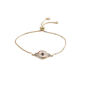 Détail du bracelet mauvais œil en or montrant la chaîne et le fermoir réglable coulissant
