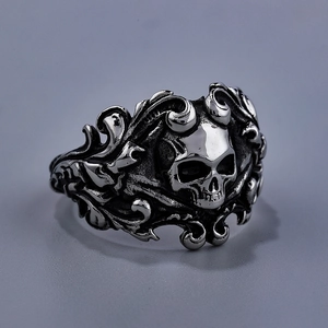 Vintage stainless steel skull ring with gothic wave engravings in a matte silver finish