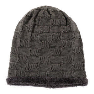 Bonnet en tricot gris foncé à damier avec doublure en fausse fourrure pour l'hiver