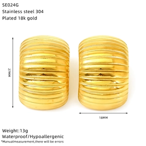 Technical detail of 18k gold plated 304 stainless steel C-shape earrings, 27x18mm size