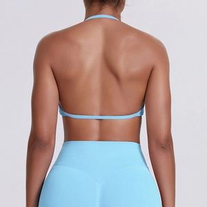 Close-up of the seamless high-elastic ribbed fabric on backless halter yoga bra