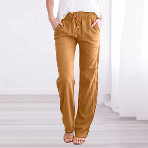 Détail du pantalon en coton et lin avec taille élastique à cordon et poches latérales