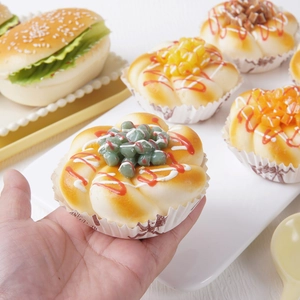 Modelli realistici di cupcake in PU e burger finti per decorazione vetrina panetteria