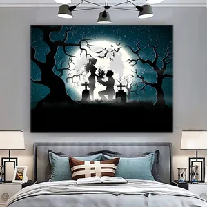 Gotischer Halloween Wandteppich mit Silhouettenpaar unter Vollmond für Schlafzimmerdeko
