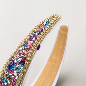 Serre-tête baroque large orné de cristaux multicolores et strass sur cadre robuste