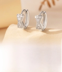 Detail shot of silver bow earrings with zircon inlay and 8mm inner diameter specs