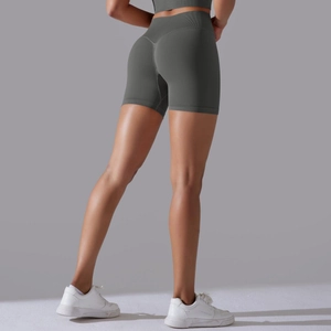 Détail du short de fitness gris sans couture à taille haute avec structure push-up fessier