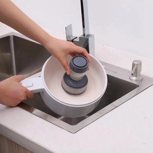 Brosse de cuisine avec distributeur de savon et tête éponge pour laver les poêles