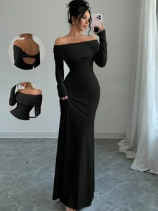 Elegante abito lungo nero con spalle scoperte, vestibilità slim e dettaglio sulla schiena