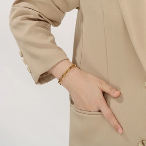 Minimalist 18K gold stainless steel interlocking link chain bracelet for women on wrist