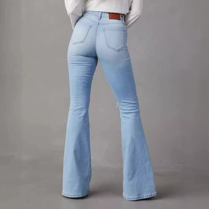 Jean large taille haute pour femme en denim délavé bleu clair avec détails usés élégants