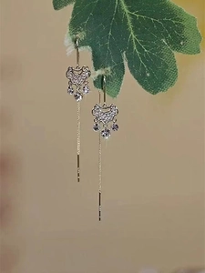 Macro di orecchini a catena in argento s925 dorato con lucchetto di diamanti e marchio s925