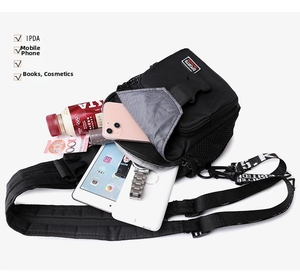 Détails de rangement du sac de poitrine en nylon noir avec tablette et accessoires