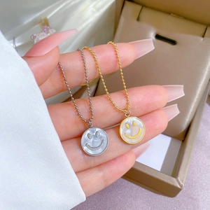 Minimalistische Halskette Mit Lächelgesicht Titanstahl Runde Scheibe Perlmutt Emaille Künstliche Perlenkette Schlüsselbein Schmuck Für Damen