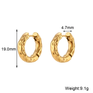 Chic irregular texture golden hoop earrings with 19mm diameter and hammered finish