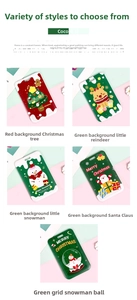 Details von weihnachtlichen Kartenhüllen mit Motiven von Weihnachtsmann, Rentier und Schneemann