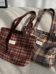Retro plaid wool tote bag set with large capacity and magnetic closure for daily commute