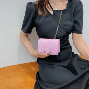 Pink heart-shaped silicone crossbody bag for girls with gold chain and quilted pattern