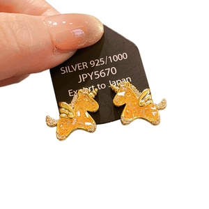 Boucles d'oreilles licorne en cristal orange plaqué or 18 carats et aiguille argent 925
